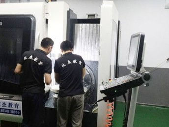 探索工業(yè)未來 嘉定數(shù)控機床工廠式培訓(xùn)——上海職業(yè)培訓(xùn)新風(fēng)向